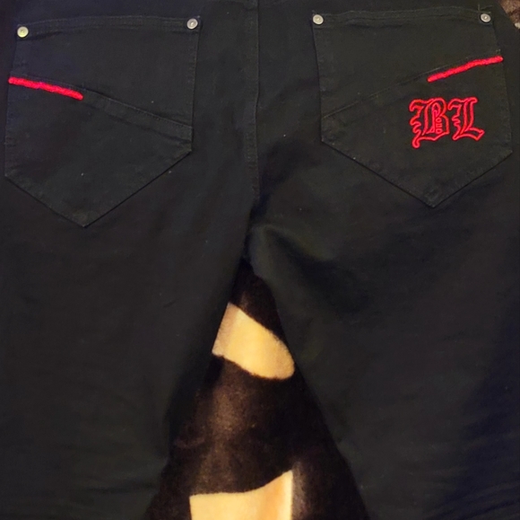 New black leaf jeans, with sick patches and wounded look, relaxed slim fitting. - Picture 2 of 6